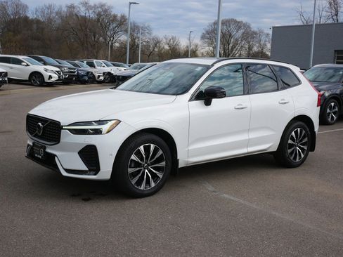 Used 2023 Volvo XC60 B5 Plus w/ Protection Package Premier AWD/4WD image 3