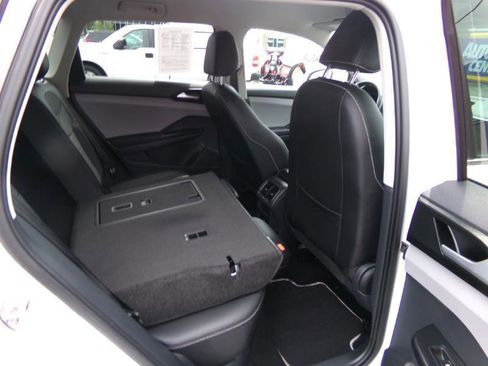 Used 2023 Volkswagen Taos SE AWD/4WD image 44