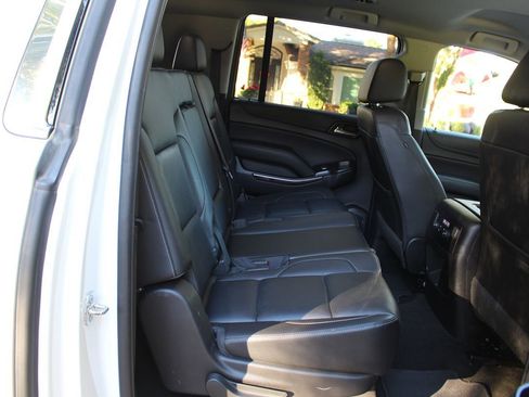 Used 2018 GMC Yukon XL SLT image 16