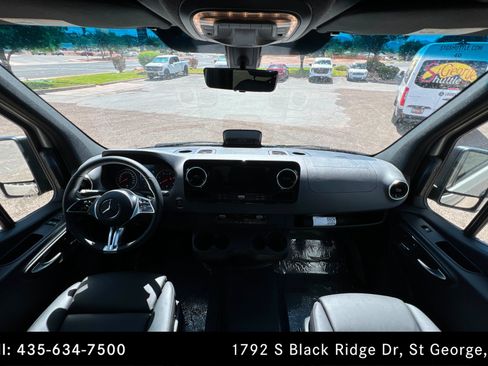 Used 2025 Mercedes-Benz Sprinter 2500 image 9