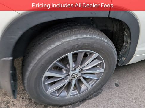Used 2017 Toyota Highlander XLE AWD/4WD image 9