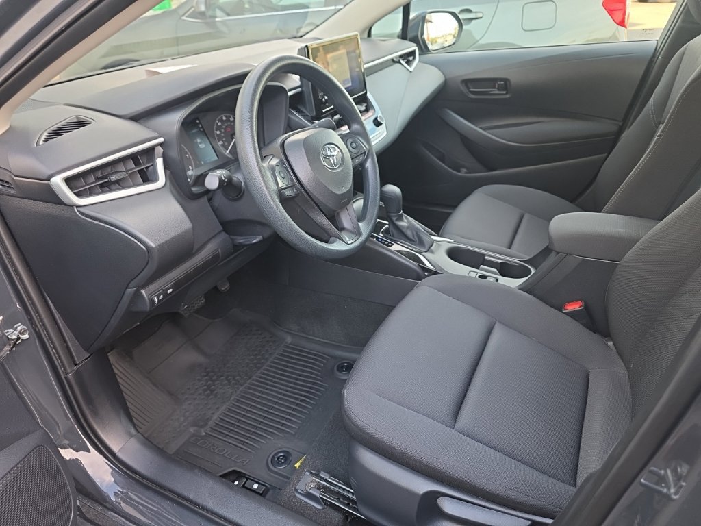 Used 2025 Toyota Corolla LE FWD image 8