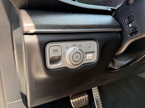 Used 2023 Mercedes-Benz GLS 450 4MATIC image 22
