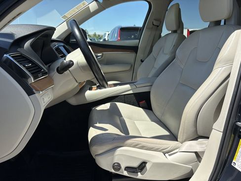 Used 2022 Volvo XC90 T6 Momentum w/ Advanced Package image 12