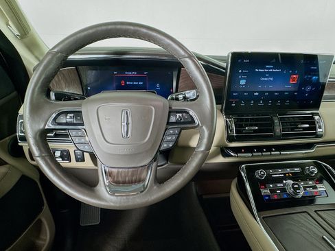 Used 2024 Lincoln Navigator Premiere AWD/4WD image 10