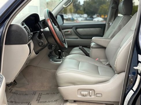 Used 2005 Toyota Land Cruiser image 27