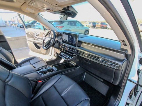 Used 2025 Lincoln Corsair Reserve w/ Equipment Group 202A image 18