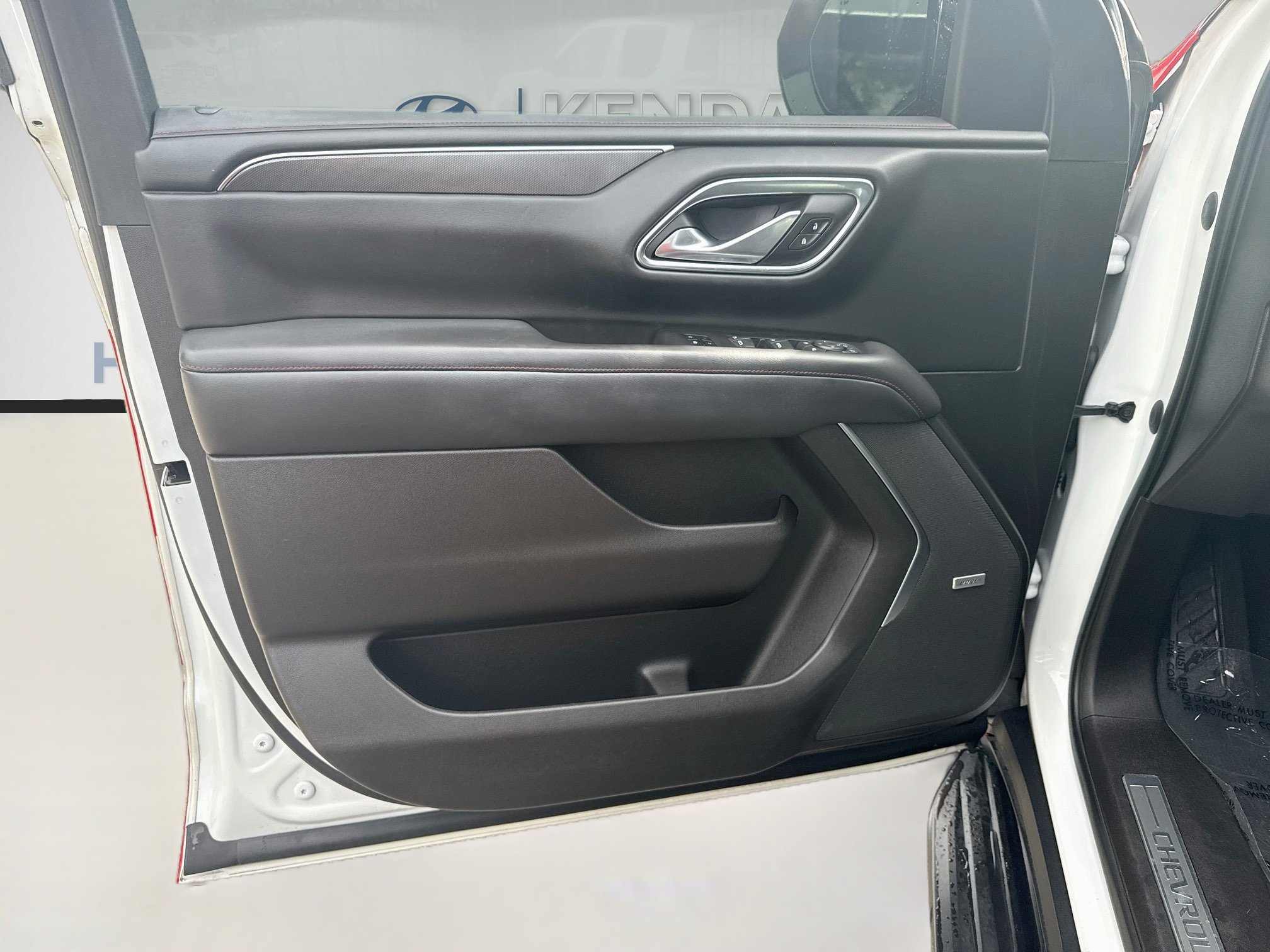 Used 2021 Chevrolet Suburban RST w/ Luxury Package RWD image 17