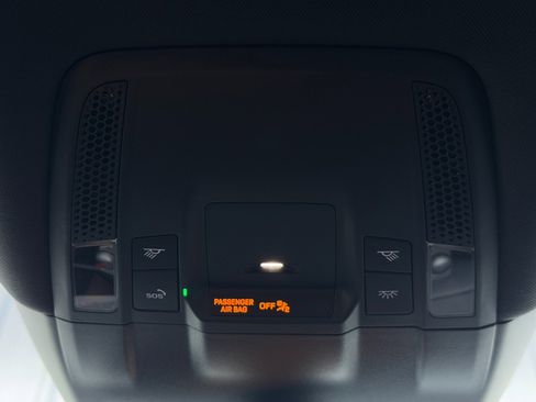 Used 2020 Porsche Taycan 4S w/ Premium Package image 38