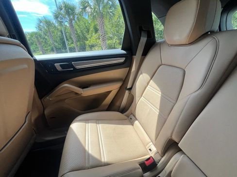 Certified 2022 Porsche Cayenne E-Hybrid image 23