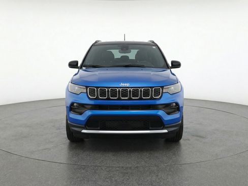 Used 2025 Jeep Compass Limited AWD/4WD image 2