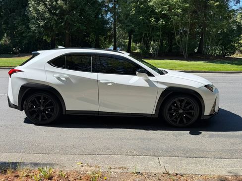 Used 2019 Lexus UX 200 F Sport w/ F Sport Premium Package FWD image 10