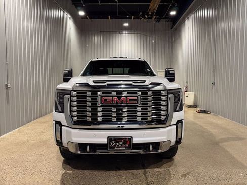 Used 2024 GMC Sierra 2500 Denali w/ Denali Reserve Package AWD/4WD image 9