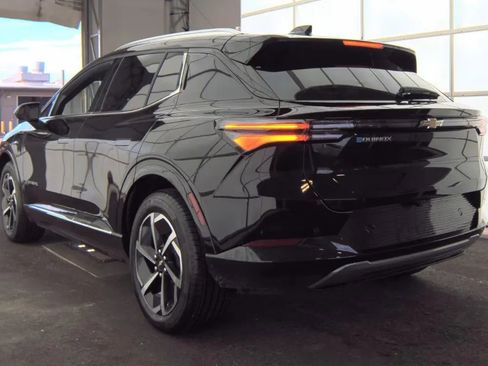 Used 2025 Chevrolet Equinox EV LT FWD image 4