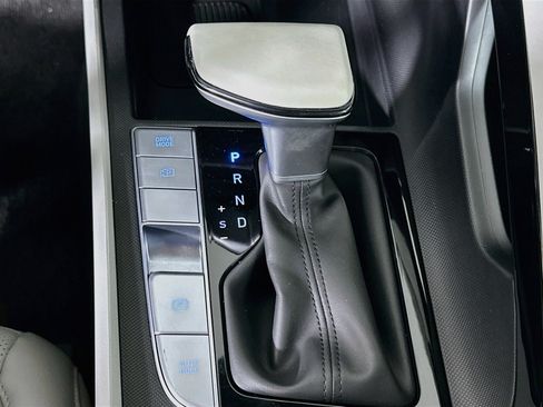 Used 2025 Hyundai Elantra Limited FWD image 25