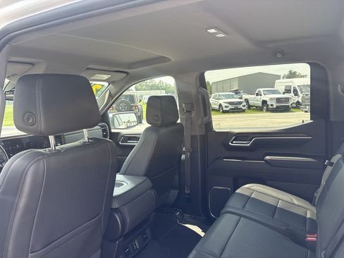 Used 2025 GMC Sierra 1500 SLT AWD/4WD image 17
