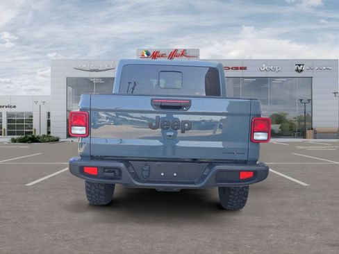 Used 2024 Jeep Gladiator Sport AWD/4WD image 4