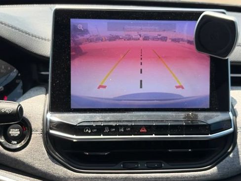 Used 2022 Jeep Compass Latitude FWD image 10