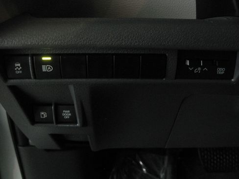 Used 2023 Toyota Sienna XLE image 20