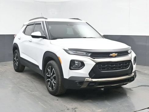 Used 2023 Chevrolet TrailBlazer ACTIV w/ Convenience Package FWD image 2