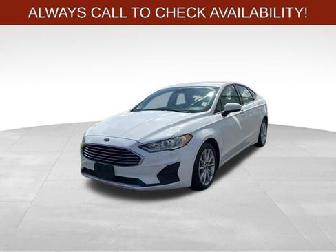 Used 2020 Ford Fusion SE image 3