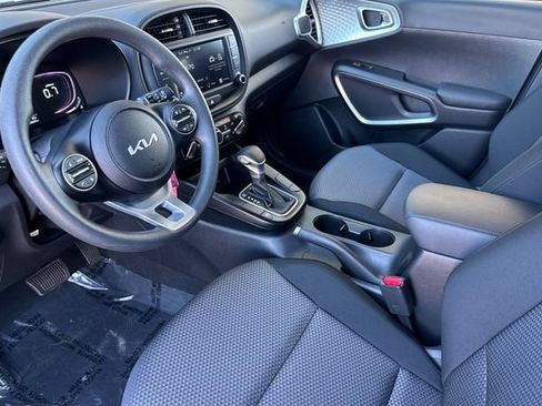 Certified 2025 Kia Soul LX w/ LX Technology Package FWD image 12