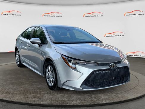 Used 2020 Toyota Corolla LE FWD image 5