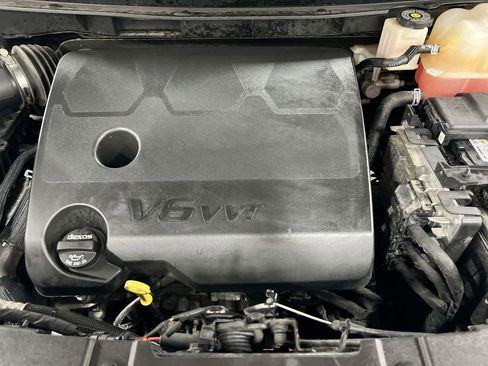 Used 2023 Chevrolet Traverse LS FWD image 25