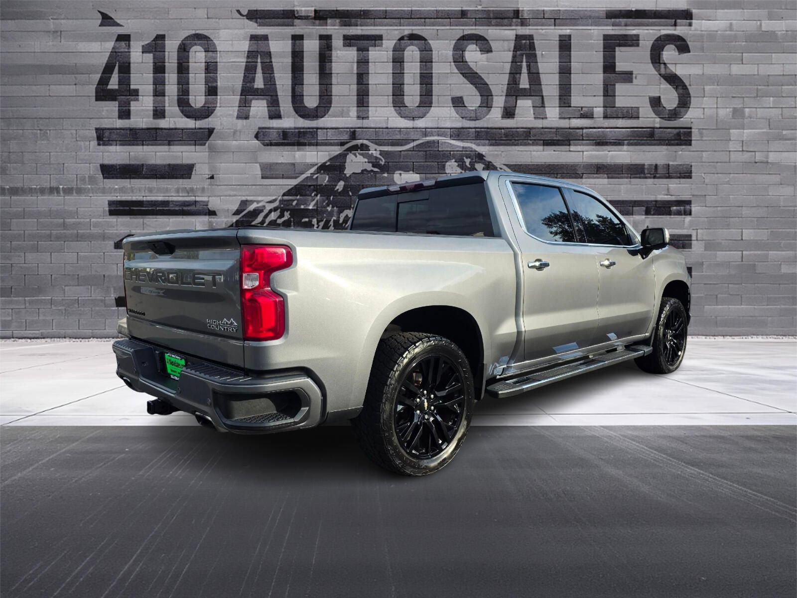 Used 2021 Chevrolet Silverado 1500 High Country w/ Technology Package AWD/4WD image 3