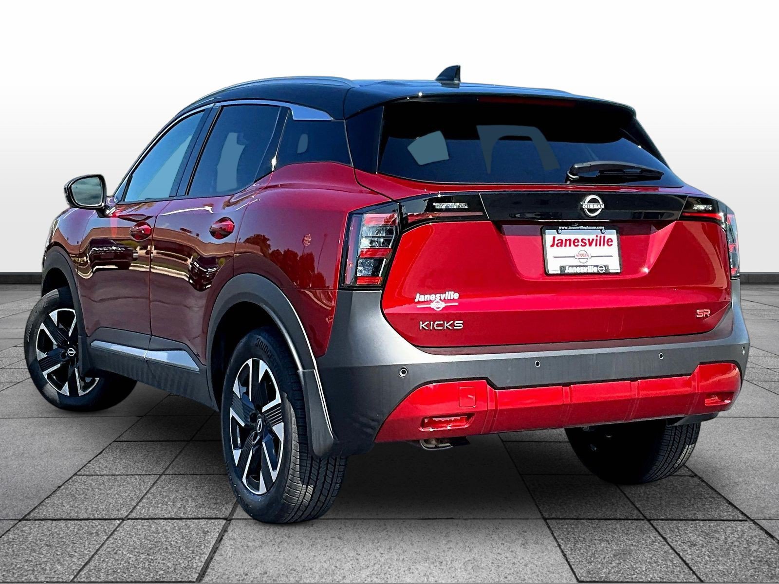 Certified 2025 Nissan Kicks SR FWD image 5