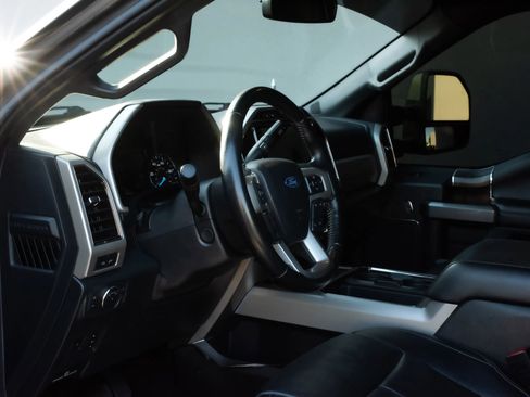 Used 2022 Ford F250 Lariat w/ Black Appearance Package image 16