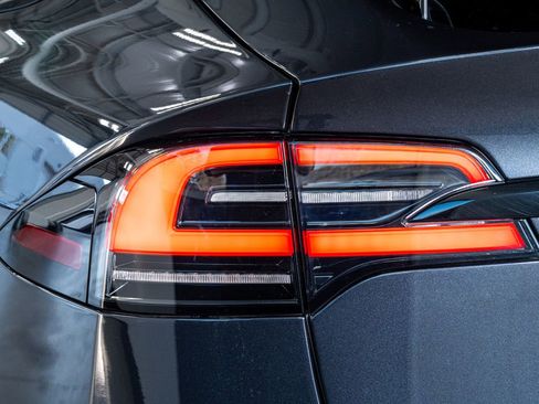 Used 2024 Tesla Model X image 21