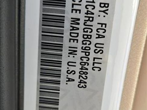 Used 2023 Jeep Grand Cherokee Limited image 24