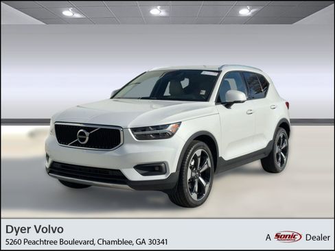 Certified 2021 Volvo XC40 T5 Momentum w/ Climate Package image 1
