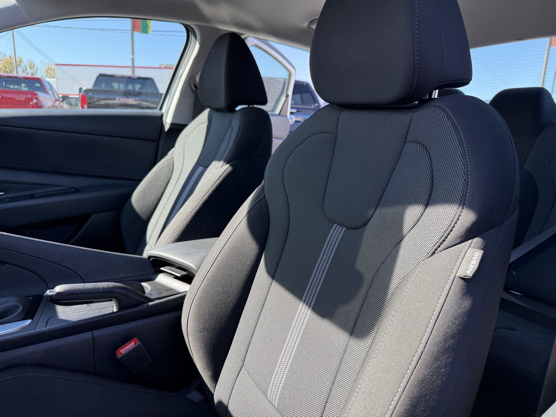 Used 2025 Hyundai Elantra SE FWD image 27