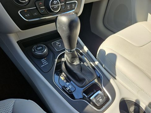 Used 2022 Jeep Cherokee Limited w/ Elite Package AWD/4WD image 27
