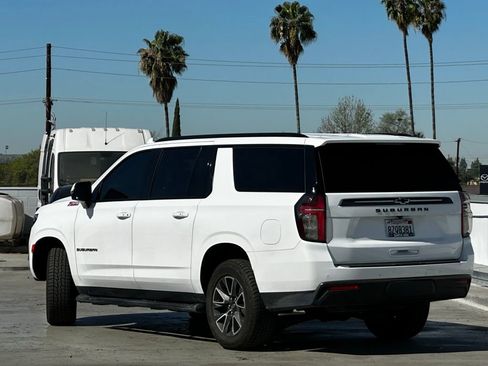 Used 2022 Chevrolet Suburban Z71 w/ Luxury Package image 2