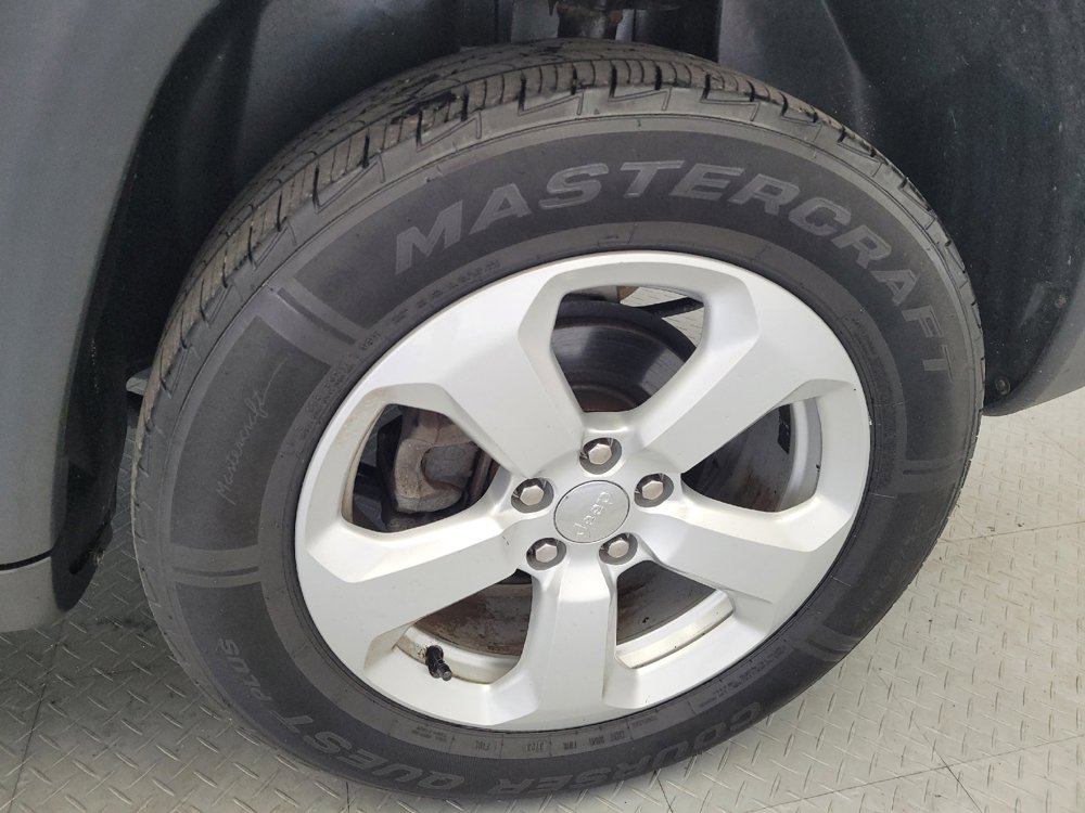 Used 2019 Jeep Compass Latitude AWD/4WD image 31
