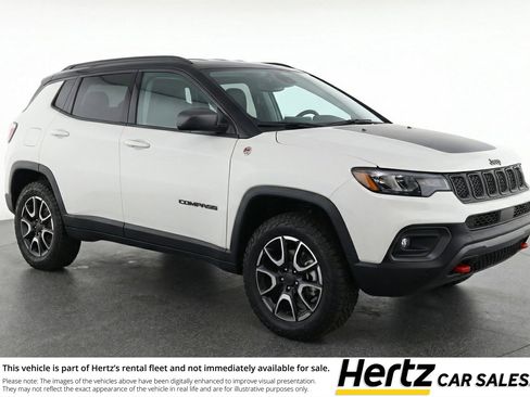 Used 2025 Jeep Compass Trailhawk AWD/4WD image 1