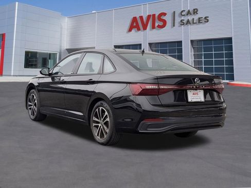 Used 2025 Volkswagen Jetta Sport FWD image 3