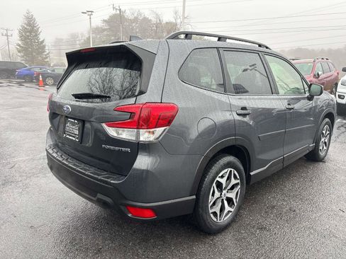 Used 2023 Subaru Forester Premium image 3