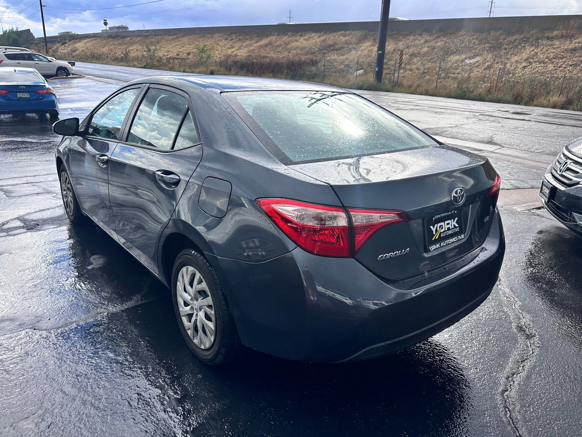 Used 2017 Toyota Corolla LE FWD image 4