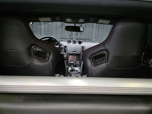 Used 2014 Nissan 370Z Coupe RWD image 2