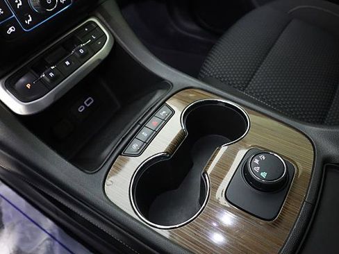 Used 2020 GMC Acadia SLE image 33