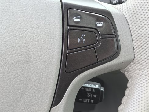 Used 2013 Toyota Sienna XLE FWD image 6
