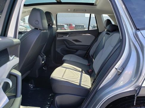 New 2026 Volkswagen Tiguan SE image 8