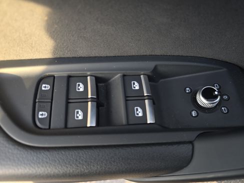 Used 2022 Audi SQ5 Premium image 28