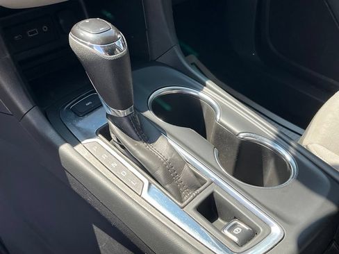 Used 2021 Chevrolet Equinox LT AWD/4WD image 24
