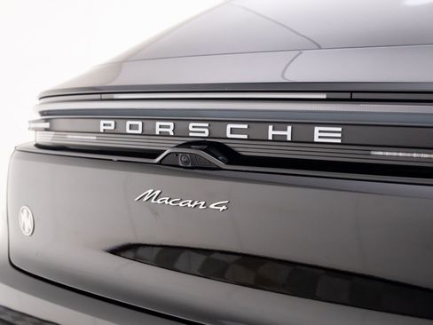 Certified 2025 Porsche Macan 4 Electric AWD/4WD image 35