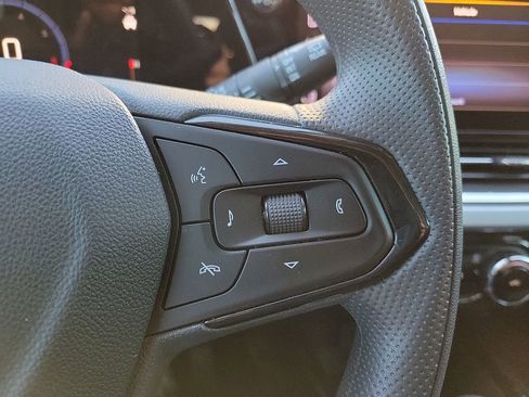 Used 2025 Chevrolet Trax LT image 18